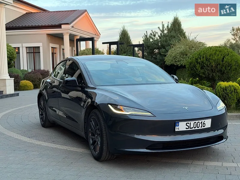 Tesla Model 3 2024