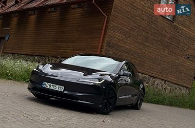 Tesla Model 3  2025