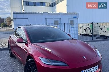 Tesla Model 3  2024