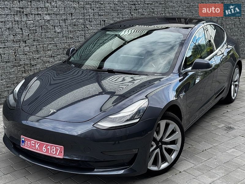Седан Tesla Model 3 2018 в Луцке