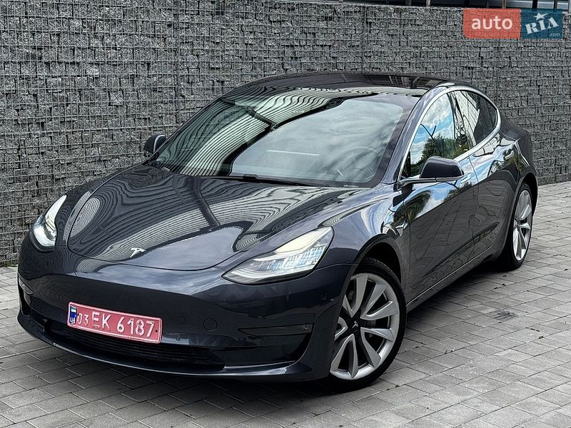Седан Tesla Model 3 2018 в Луцке