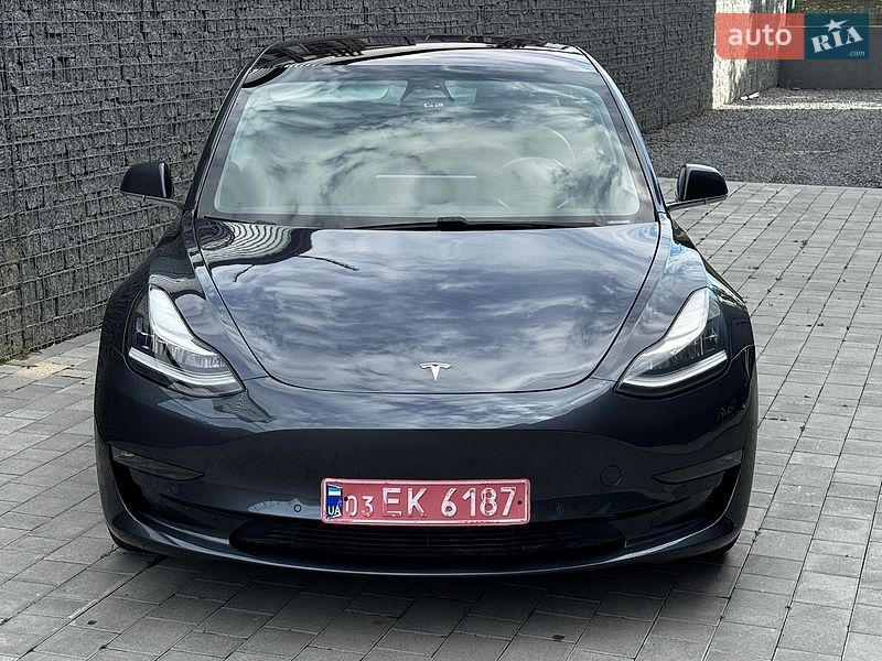 Седан Tesla Model 3 2018 в Луцке