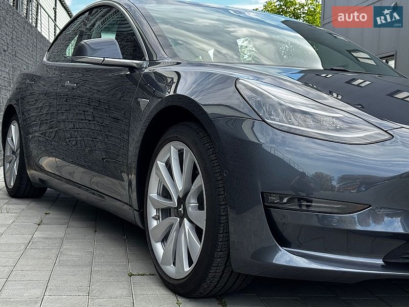 Седан Tesla Model 3 2018 в Луцке