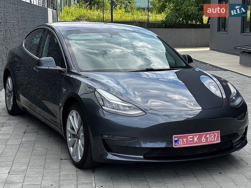 Седан Tesla Model 3 2018 в Луцке