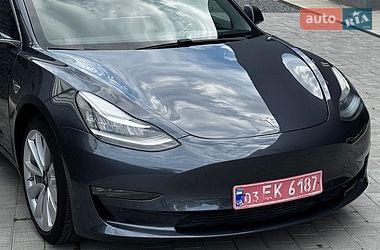 Седан Tesla Model 3 2018 в Луцке