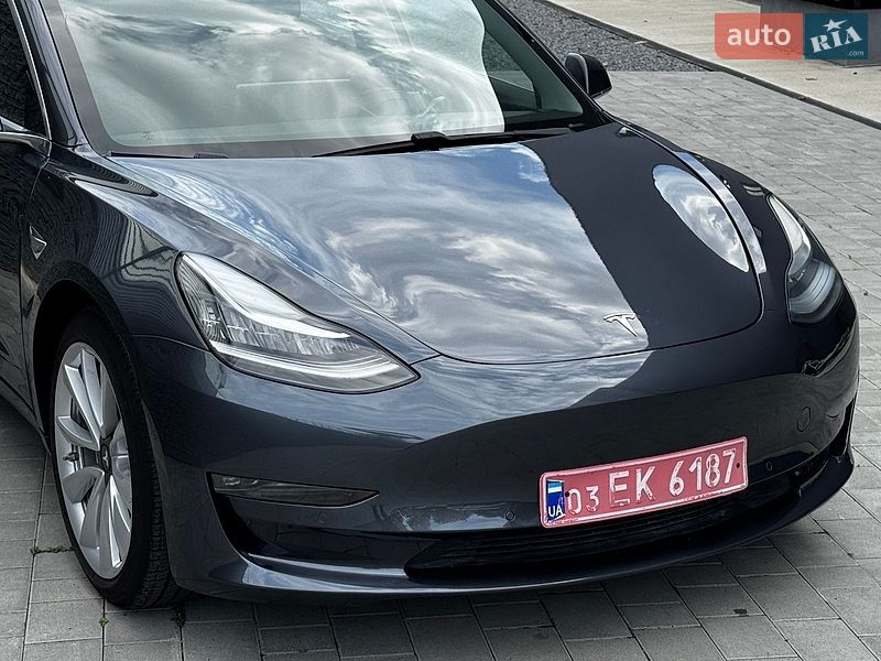 Седан Tesla Model 3 2018 в Луцке