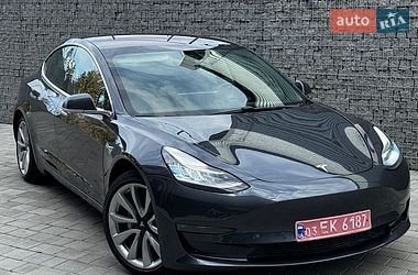 Седан Tesla Model 3 2018 в Луцке
