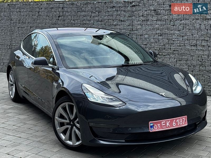 Седан Tesla Model 3 2018 в Луцке
