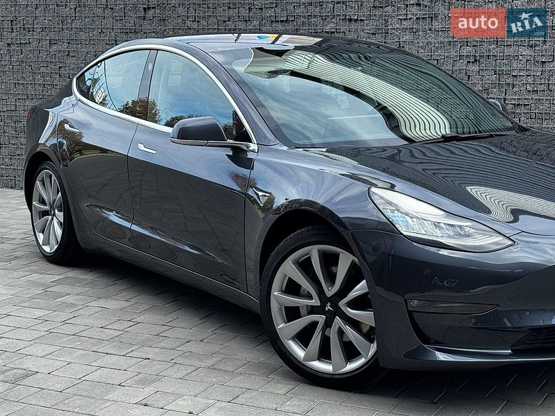 Седан Tesla Model 3 2018 в Луцке