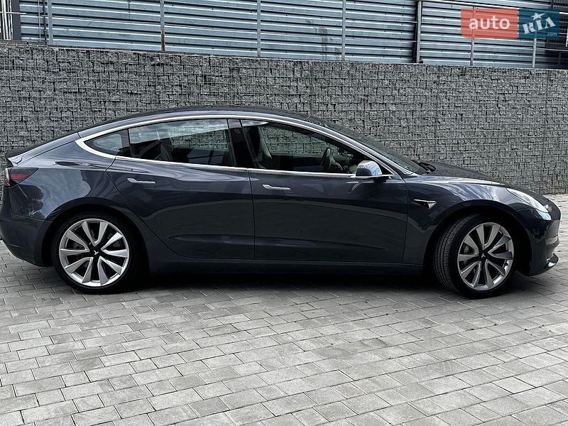 Седан Tesla Model 3 2018 в Луцке