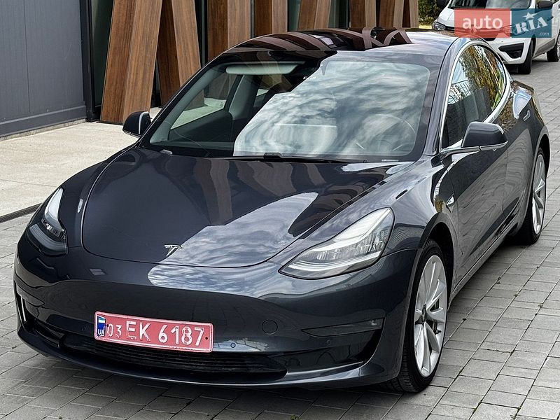 Седан Tesla Model 3 2018 в Луцке
