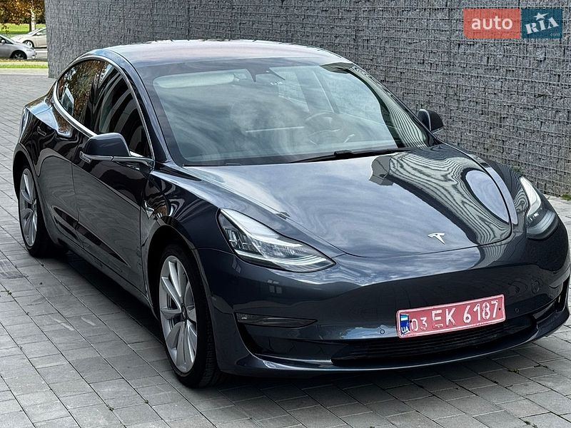 Седан Tesla Model 3 2018 в Луцке