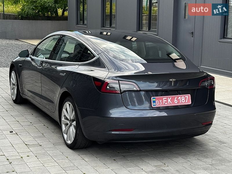 Седан Tesla Model 3 2018 в Луцке