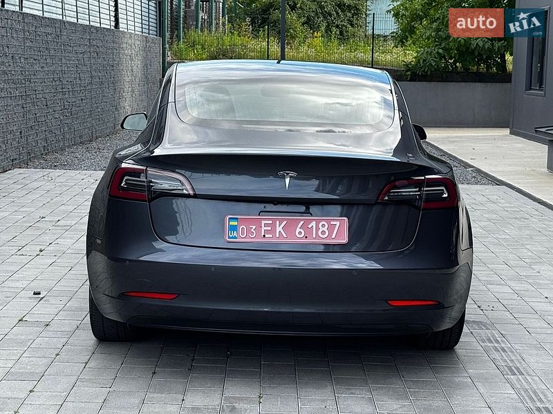 Седан Tesla Model 3 2018 в Луцке