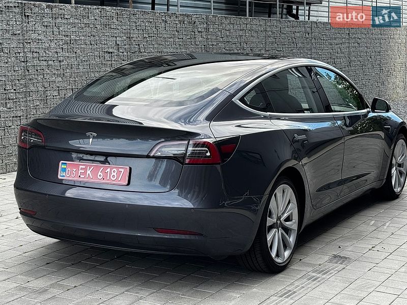Седан Tesla Model 3 2018 в Луцке