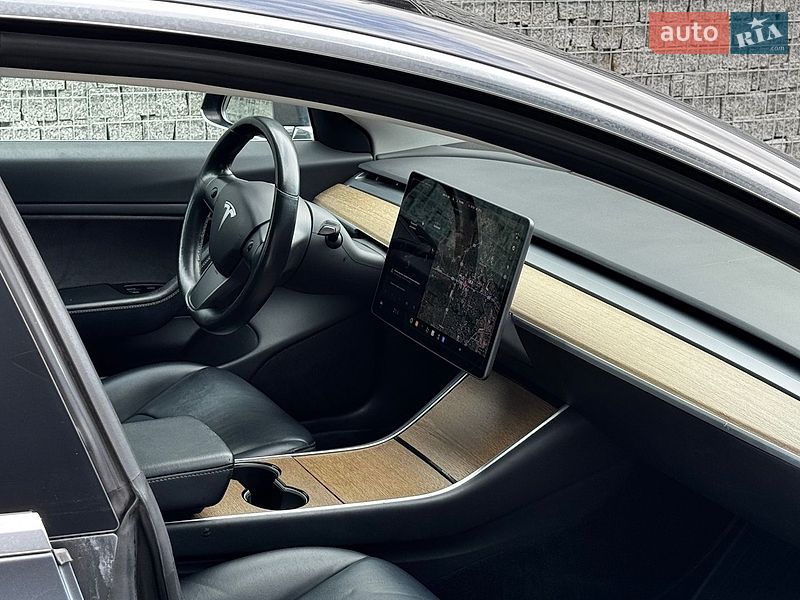 Седан Tesla Model 3 2018 в Луцке