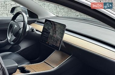 Седан Tesla Model 3 2018 в Луцке
