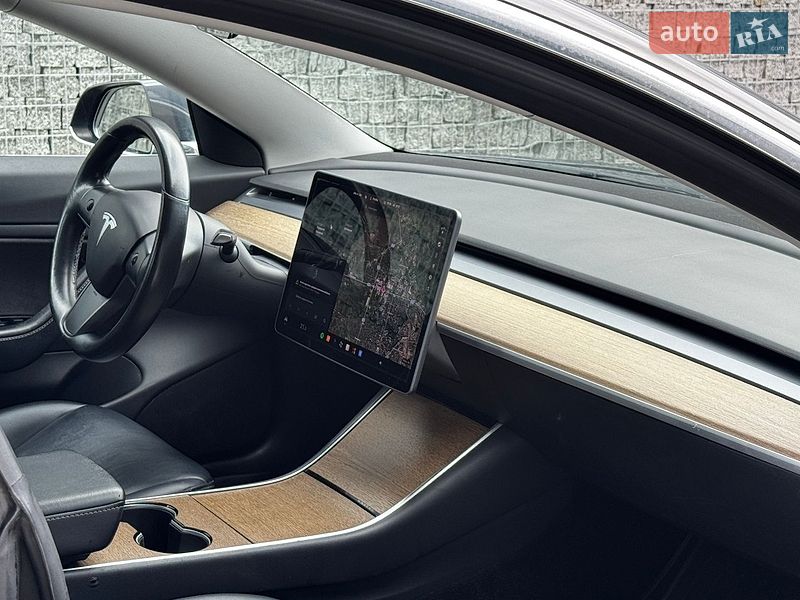 Седан Tesla Model 3 2018 в Луцке