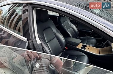 Седан Tesla Model 3 2018 в Луцке