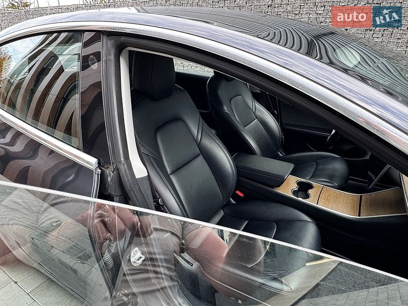 Седан Tesla Model 3 2018 в Луцке