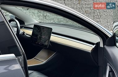 Седан Tesla Model 3 2018 в Луцке