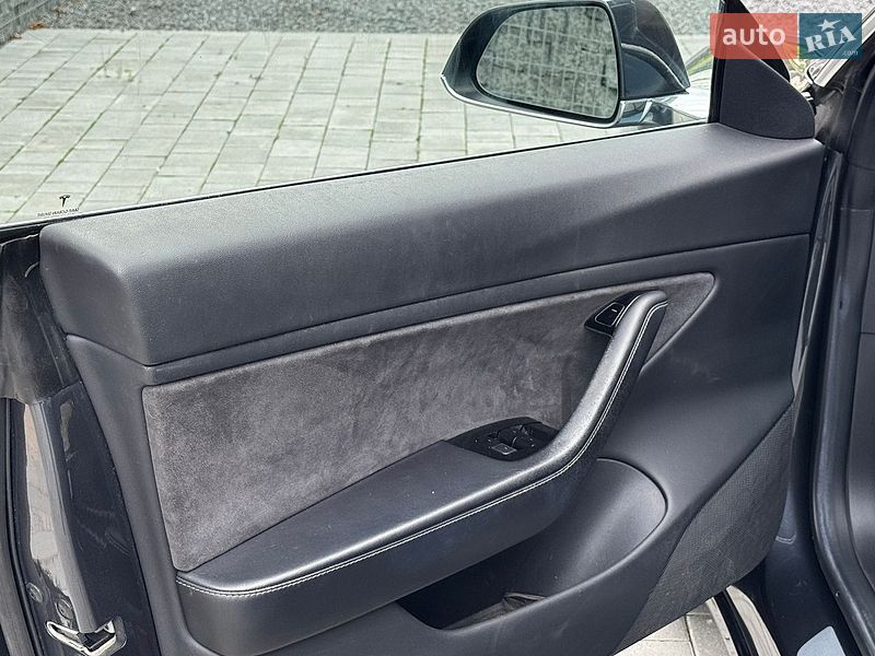 Седан Tesla Model 3 2018 в Луцке
