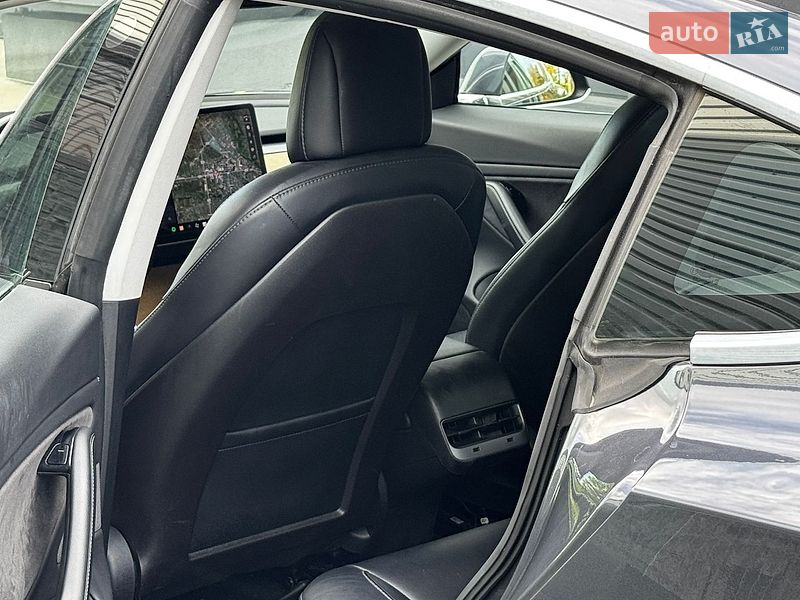 Седан Tesla Model 3 2018 в Луцке