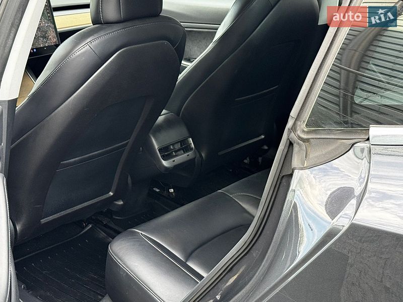 Седан Tesla Model 3 2018 в Луцке