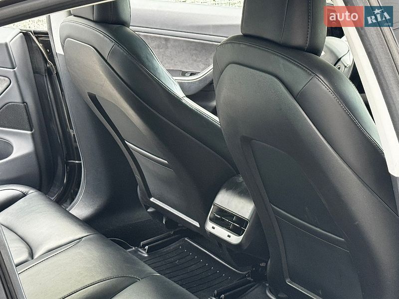 Седан Tesla Model 3 2018 в Луцке