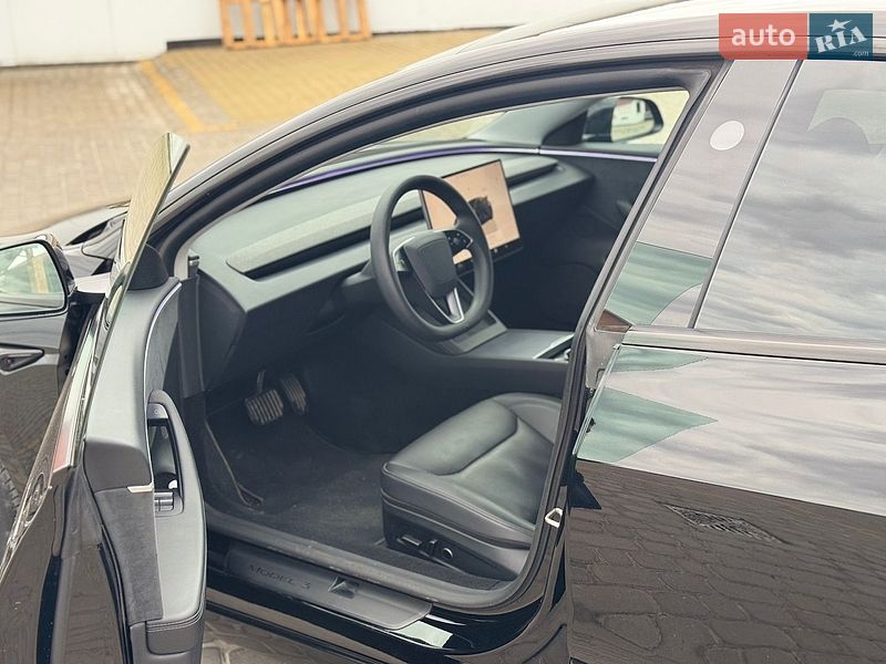 Седан Tesla Model 3 2024 в Львові