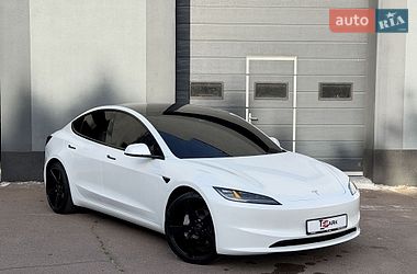 Седан Tesla Model 3 2024 в Киеве