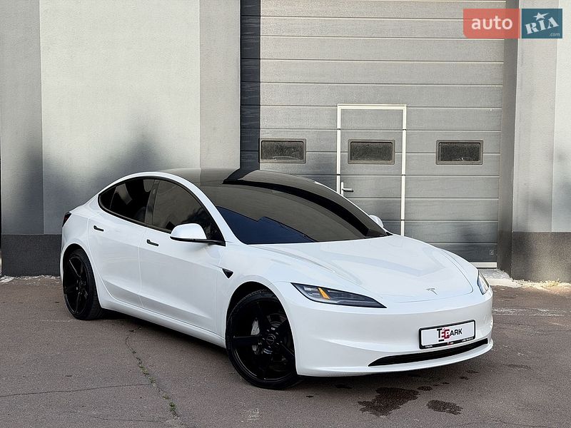 Седан Tesla Model 3 2024 в Киеве