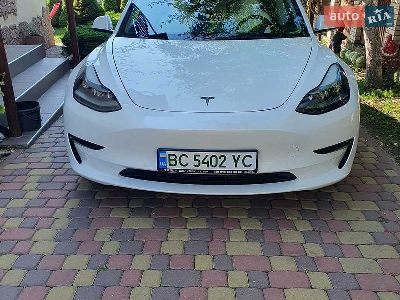 Седан Tesla Model 3 2022 в Львові