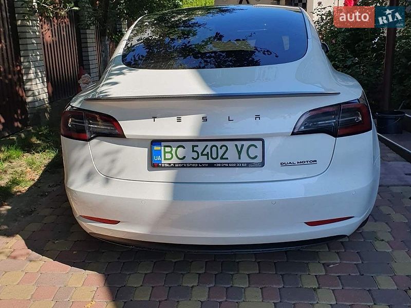 Седан Tesla Model 3 2022 в Львові