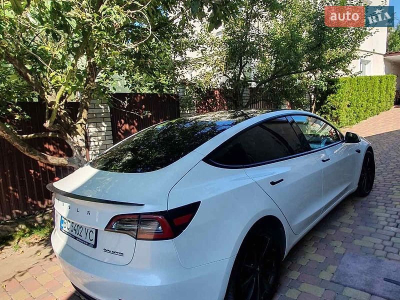 Седан Tesla Model 3 2022 в Львові