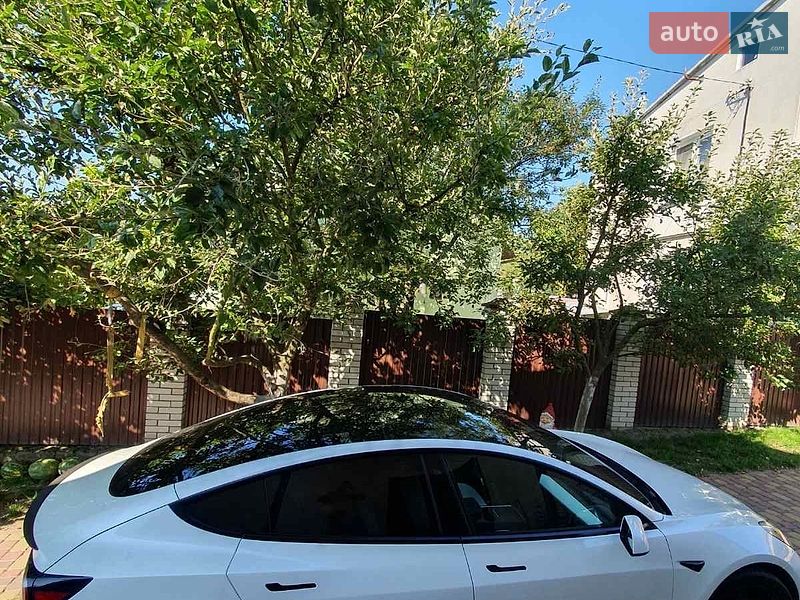 Седан Tesla Model 3 2022 в Львові