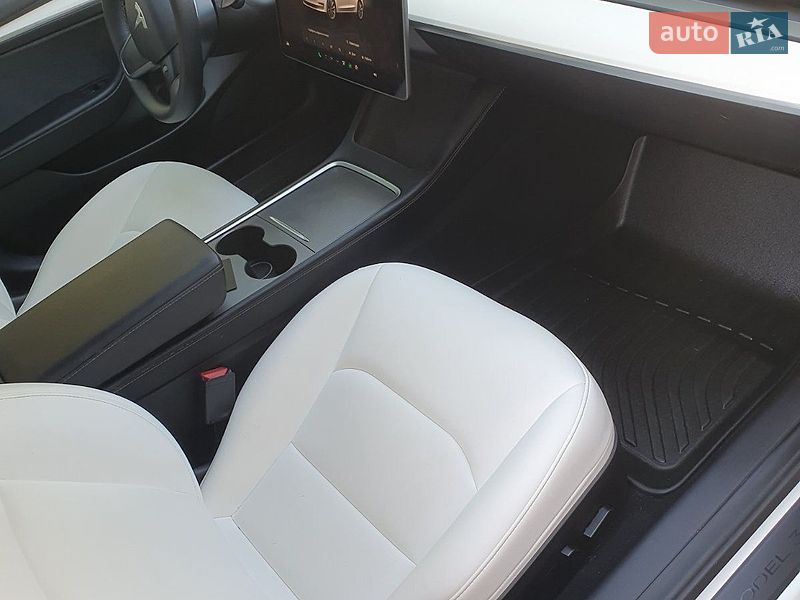 Седан Tesla Model 3 2022 в Львові