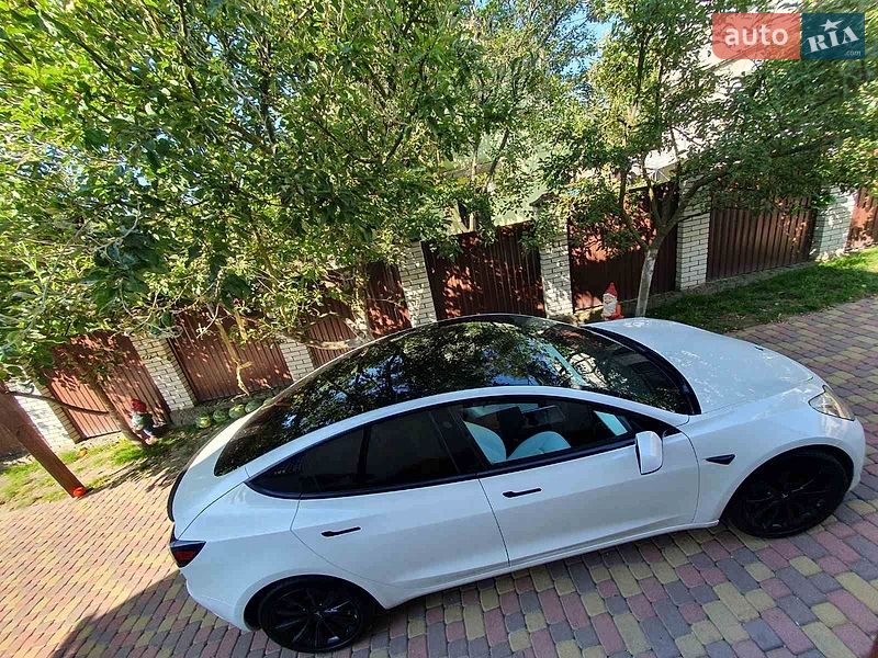 Седан Tesla Model 3 2022 в Львові