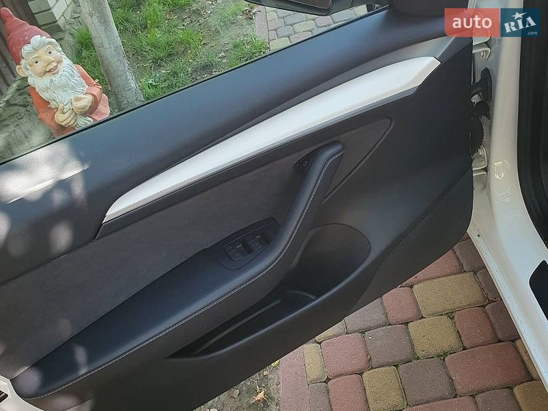 Седан Tesla Model 3 2022 в Львові