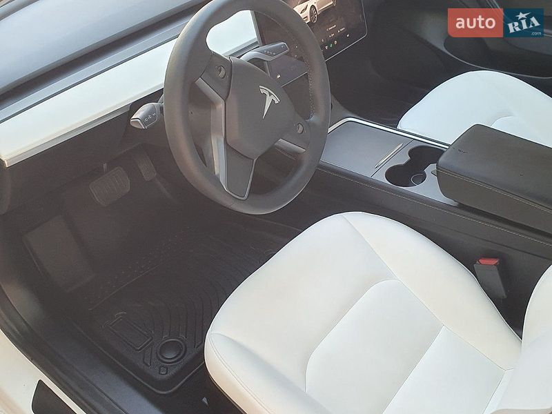Седан Tesla Model 3 2022 в Львові