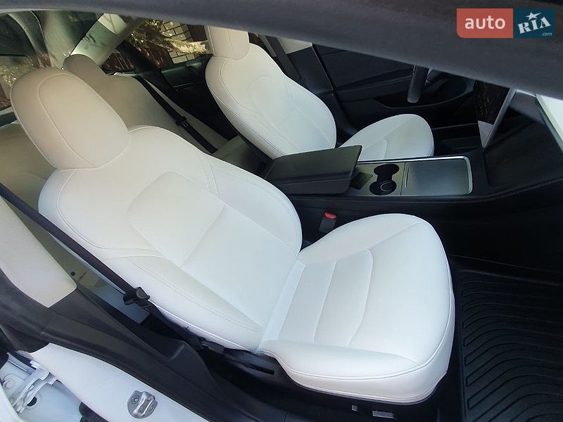 Седан Tesla Model 3 2022 в Львові