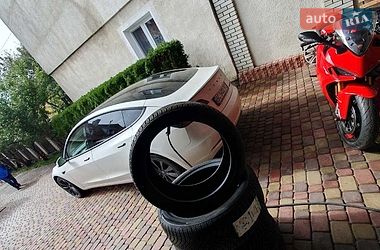 Седан Tesla Model 3 2022 в Львові