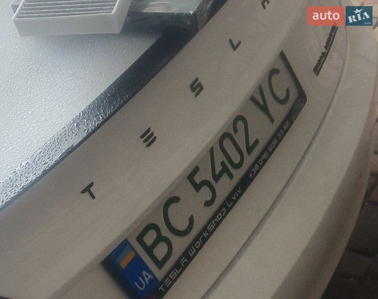Седан Tesla Model 3 2022 в Львові