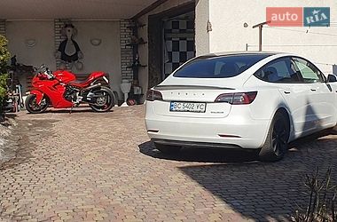 Седан Tesla Model 3 2022 в Львові