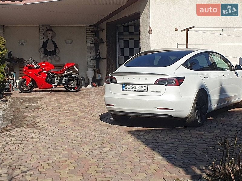 Седан Tesla Model 3 2022 в Львові