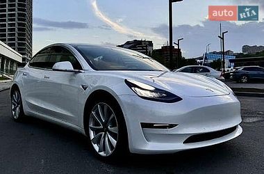 Tesla Model 3  2019