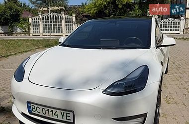 Tesla Model 3  2021