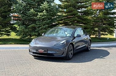 Tesla Model 3  2021