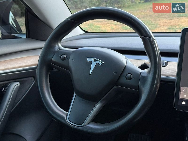 Седан Tesla Model 3 2019 в Одесі