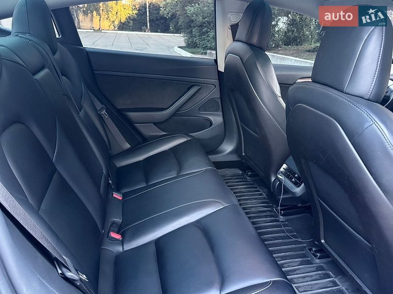 Седан Tesla Model 3 2019 в Одесі